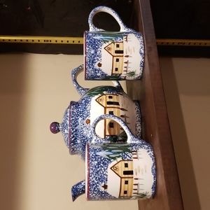 Vintage Tea Pot with Two Mugs